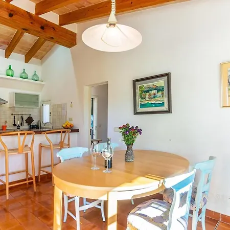 Villa Miquel, In *